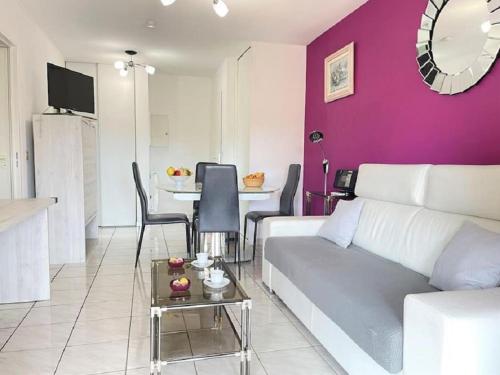 Appartement Imperia St Raphael, au calme, vue piscine, climatise in Vallon de Coste Appartement Imperia St Raphael, au calme, vue piscine, climatise in Vallon de Coste
