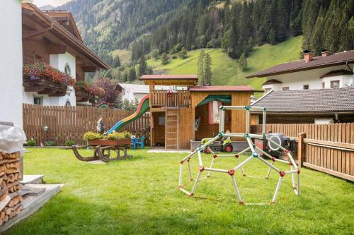 Playground, Gasteheim Kroßbach in Neustift im Stubaital Playground, Gasteheim Kroßbach in Neustift im Stubaital