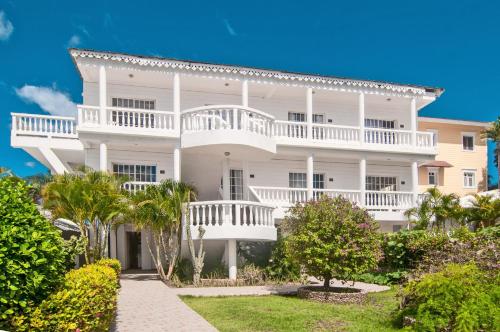 Exterior view, Piergiorgio Palace Hotel in Sosua Exterior view, Piergiorgio Palace Hotel in Sosua