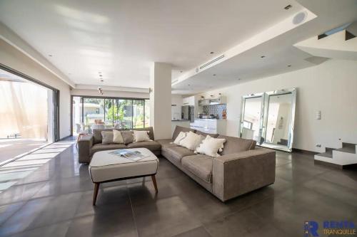 Cannes Hills Lovely Villa Pool & Garden