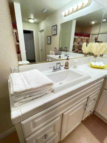 Spectacular 4BR Country Home on Large Estate in Rialto (CA) Spectacular 4BR Country Home on Large Estate in Rialto (CA)