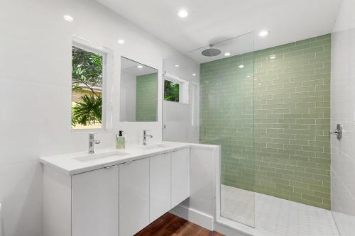 ‘Cozy Palms Oasis’ w/ Patio: 4 Mi to St Pete Beach in Gulfport (FL) ‘Cozy Palms Oasis’ w/ Patio: 4 Mi to St Pete Beach in Gulfport (FL)