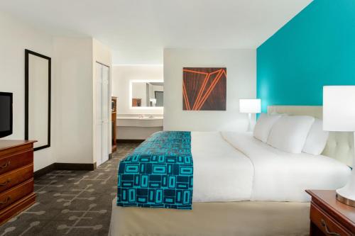 Howard Johnson by Wyndham Chattanooga Lookout Mountain I-24 in Chattanooga (TN) Howard Johnson by Wyndham Chattanooga Lookout Mountain I-24 in Chattanooga (TN)