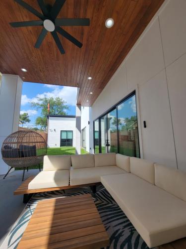 Dallas Luxury Modern House By Dallas Love Airport in University Park Dallas Luxury Modern House By Dallas Love Airport in University Park