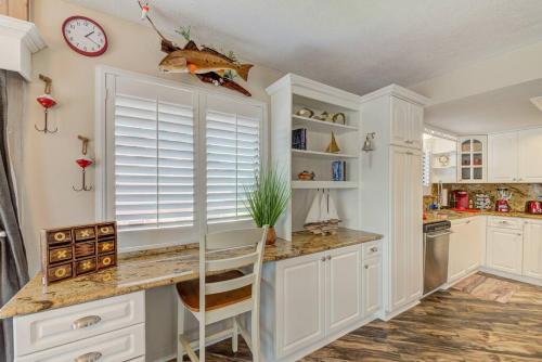 Cozy 3 BR Vacation Home for Your Fishin Adventures in Hudson (FL) Cozy 3 BR Vacation Home for Your Fishin Adventures in Hudson (FL)