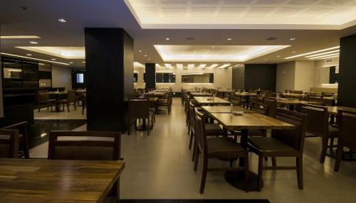 Exterior view, Americas Granada Hotel in Downtown Rio de Janeiro Exterior view, Americas Granada Hotel in Downtown Rio de Janeiro