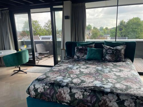 Above and Beyond - luxe suite met sauna en stoomdouche in Zaandam Above and Beyond - luxe suite met sauna en stoomdouche in Zaandam