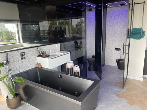 Above and Beyond - luxe suite met sauna en stoomdouche in Zaandam Above and Beyond - luxe suite met sauna en stoomdouche in Zaandam
