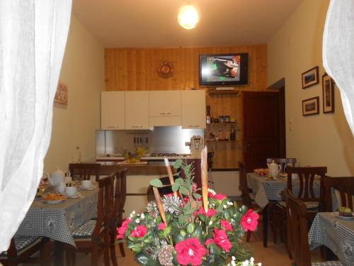 Kitchen, B&B La Quercia in Orte Kitchen, B&B La Quercia in Orte