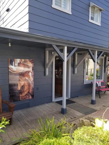 A szálláshely kívülről, Motel Shantik in Montebello (Québec) A szálláshely kívülről, Motel Shantik in Montebello (Québec)