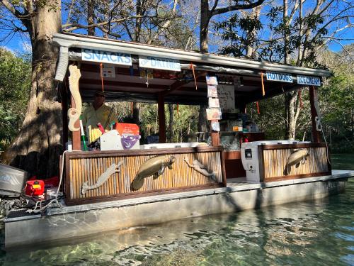 Waterfront Property w access to the Weeki Wachee River & Gulf of Mexico - Pet Friendly! in Weeki Wachee (FL) Waterfront Property w access to the Weeki Wachee River & Gulf of Mexico - Pet Friendly! in Weeki Wachee (FL)