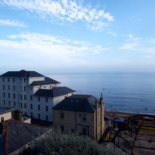 Utsikt, Kaia Penthouse, waking up to the sound and smell of the ocean in Västra Ventnor Utsikt, Kaia Penthouse, waking up to the sound and smell of the ocean in Västra Ventnor