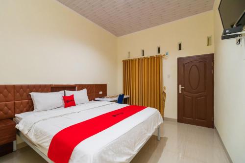 RedDoorz @ Aldos Villa Silangit in North Tapanuli RedDoorz @ Aldos Villa Silangit in North Tapanuli