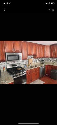 Cozy Rowhouse Next JHH in Canton Cozy Rowhouse Next JHH in Canton