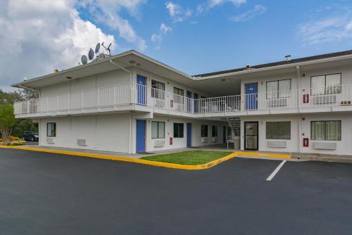 外部景觀, 皮爾斯堡第6汽車旅館 (Motel 6-Ft. Pierce, FL) in 皮爾斯堡 (FL) 外部景觀, 皮爾斯堡第6汽車旅館 (Motel 6-Ft. Pierce, FL) in 皮爾斯堡 (FL)