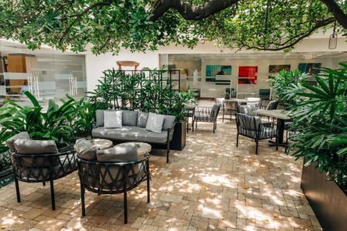 Restaurante, Plaza Hotel and Suites in San Salvador Restaurante, Plaza Hotel and Suites in San Salvador