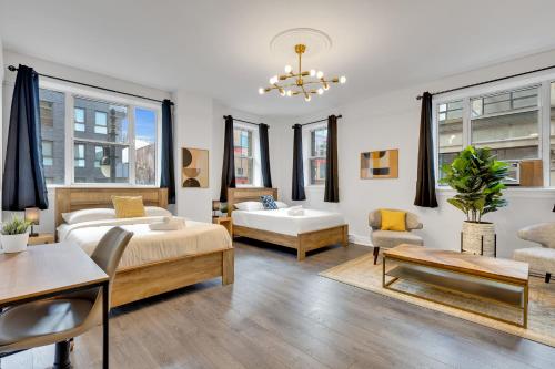 Le Sand & Stone Hotel in Montreal (QC) Le Sand & Stone Hotel in Montreal (QC)