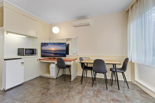 Comfort Inn & Suites Lakes Entrance in Lakes Entrance Comfort Inn & Suites Lakes Entrance in Lakes Entrance