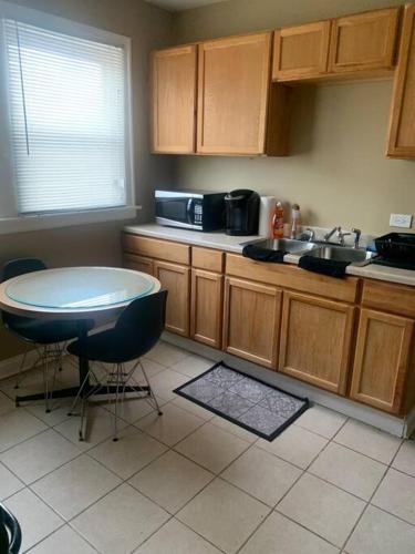 Luxury 3BR, 1BA-5mins from Hyde Park in Woodlawn Luxury 3BR, 1BA-5mins from Hyde Park in Woodlawn