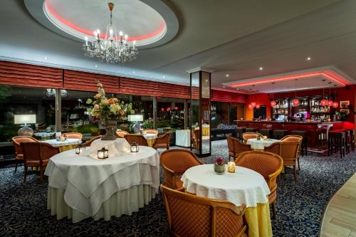 Pub/salon, Cliff Hotel Rugen in Ostseebad Sellin Pub/salon, Cliff Hotel Rugen in Ostseebad Sellin