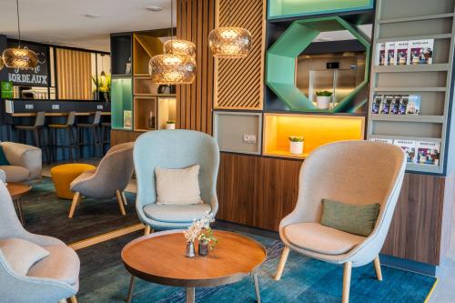 Bar/ Salón, Holiday Inn Bordeaux Merignac By IHG in Merignac Bar/ Salón, Holiday Inn Bordeaux Merignac By IHG in Merignac