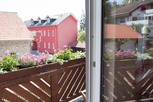 Balcony/terrace, Weingut und Gastehaus Wetzler in Vendersheim Balcony/terrace, Weingut und Gastehaus Wetzler in Vendersheim