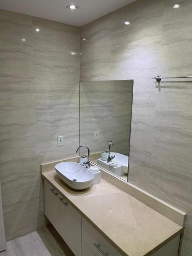 Bathroom, Lovely 2 bed-room full equipped condo 60m2 in Flamengo Rio de Janeiro in Laranjeiras Bathroom, Lovely 2 bed-room full equipped condo 60m2 in Flamengo Rio de Janeiro in Laranjeiras