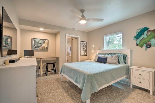 Pet-Friendly Waterfront Home - 2 Mi to Beach! in Tarpon Springs (FL) Pet-Friendly Waterfront Home - 2 Mi to Beach! in Tarpon Springs (FL)