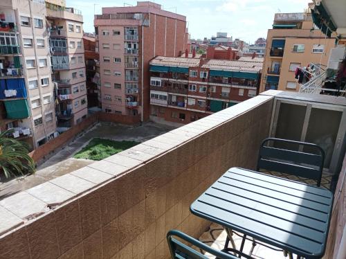 COOL! 5' to metro. 15' to Center/beach by metro. in San Adrian de Besos COOL! 5' to metro. 15' to Center/beach by metro. in San Adrian de Besos
