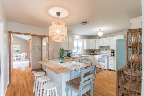 Konyha, Serene single story, Grill, Fire Pit, fenced yard and Pet friendly stay in Cape May Court House (NJ) Konyha, Serene single story, Grill, Fire Pit, fenced yard and Pet friendly stay in Cape May Court House (NJ)