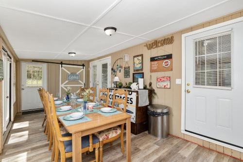 Kitchen, Family Forest Retreat, Paradise at Point Pleasant! in Ocklawaha Kitchen, Family Forest Retreat, Paradise at Point Pleasant! in Ocklawaha