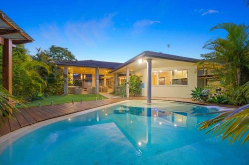 View, Riverside Breeze - luxury family retreat with pool in Settlement Point View, Riverside Breeze - luxury family retreat with pool in Settlement Point