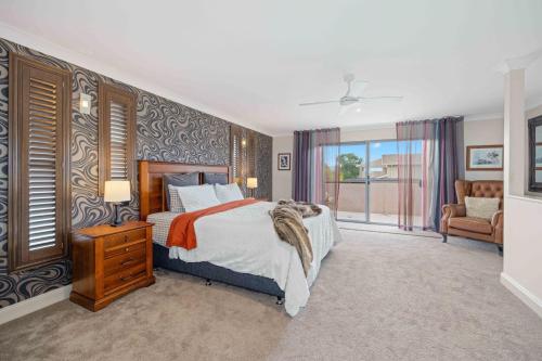 Riverside Breeze - luxury family retreat with pool in Settlement Point Riverside Breeze - luxury family retreat with pool in Settlement Point