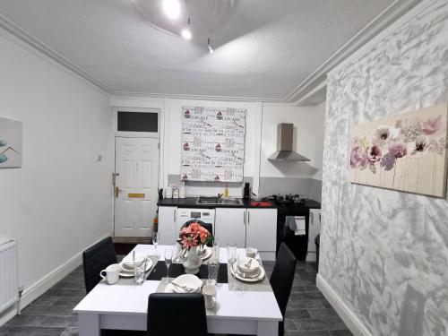 *12PR* Setup for your most relaxed & amazing stay + Free Parking + Free Fast WiFi * in Beeston *12PR* Setup for your most relaxed & amazing stay + Free Parking + Free Fast WiFi * in Beeston