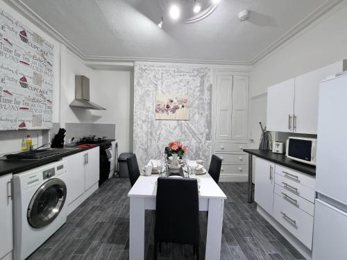 *12PR* Setup for your most relaxed & amazing stay + Free Parking + Free Fast WiFi * in Beeston *12PR* Setup for your most relaxed & amazing stay + Free Parking + Free Fast WiFi * in Beeston