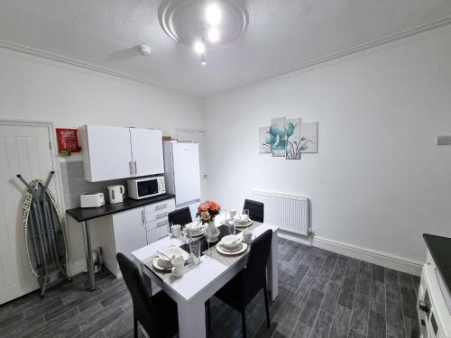 *12PR* Setup for your most relaxed & amazing stay + Free Parking + Free Fast WiFi * in Beeston *12PR* Setup for your most relaxed & amazing stay + Free Parking + Free Fast WiFi * in Beeston