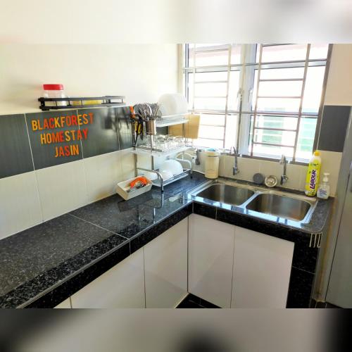 บ้านเดี่ยว 4 ห้องนอน 2 ห้องน้ำส่วนตัว ขนาด 1524 ตร.ม. – จาซิน (HOMESTAY JASIN BLACKFOREST - LIPAT KAJANG) in จาซิน บ้านเดี่ยว 4 ห้องนอน 2 ห้องน้ำส่วนตัว ขนาด 1524 ตร.ม. – จาซิน (HOMESTAY JASIN BLACKFOREST - LIPAT KAJANG) in จาซิน