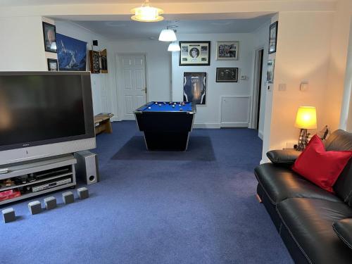 Aktiviteter, BlaydonBurn - Sleeps 4 5 - Parking - HotTub - Yard in Blaydon Aktiviteter, BlaydonBurn - Sleeps 4 5 - Parking - HotTub - Yard in Blaydon