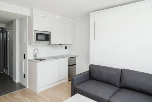 주방, Comfy and well equipped Apartment w free parking in 리딘고 주방, Comfy and well equipped Apartment w free parking in 리딘고