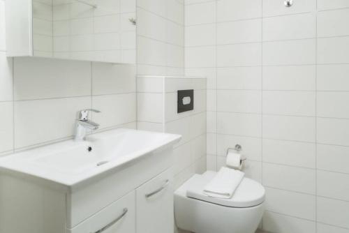 화장실, All in one Loft with Balcony and Free parking in 리딘고 화장실, All in one Loft with Balcony and Free parking in 리딘고