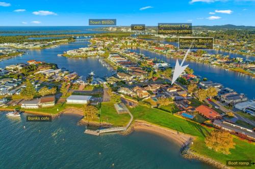 Riverside Breeze - luxury family retreat with pool in Settlement Point Riverside Breeze - luxury family retreat with pool in Settlement Point