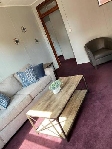 2-Bedroom Quincy Apt. with private parking & Wifi in Quincy 2-Bedroom Quincy Apt. with private parking & Wifi in Quincy