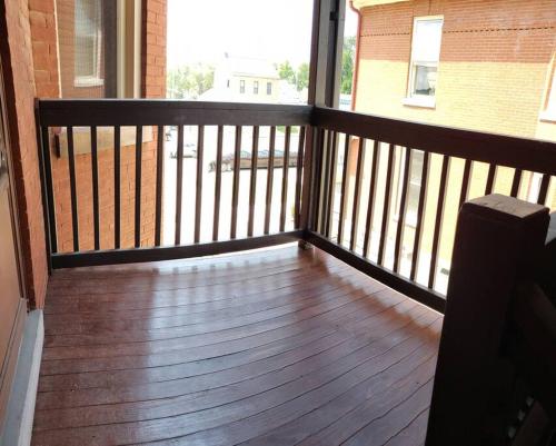 2-Bedroom Quincy Apt. with private parking & Wifi in Quincy 2-Bedroom Quincy Apt. with private parking & Wifi in Quincy