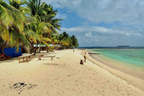 Spiaggia, San Blas Islands - Private Cabin Over-the-Ocean + Meals + Island Tours in El Porvenir Spiaggia, San Blas Islands - Private Cabin Over-the-Ocean + Meals + Island Tours in El Porvenir