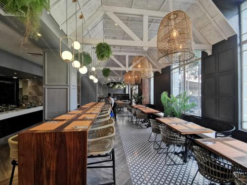 Restaurant, ONOMO Hotel Cape Town - Inn On The Square in Cape Town Restaurant, ONOMO Hotel Cape Town - Inn On The Square in Cape Town