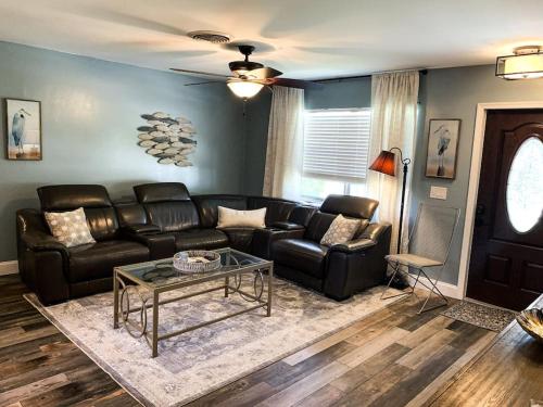 Facilities, 3 BDRM cottage w/hot tub, near fishing, beach & DT in Jensen Beach (FL) Facilities, 3 BDRM cottage w/hot tub, near fishing, beach & DT in Jensen Beach (FL)