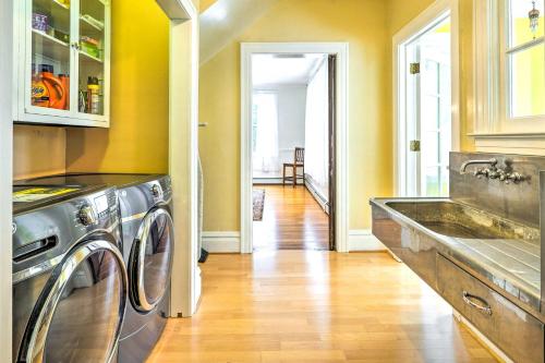 Charming Historic Home about 1 Mi to Dtwn Olean! in أولين - نيويورك Charming Historic Home about 1 Mi to Dtwn Olean! in أولين - نيويورك