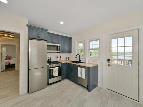 Deck View of Hudson River & Mt Beacon / Boho Suite in نيوبورجه Deck View of Hudson River & Mt Beacon / Boho Suite in نيوبورجه