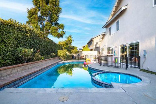 Bazen, Decked Out Near Disney! Pool/Spa, Games +more! in Placentia (CA) Bazen, Decked Out Near Disney! Pool/Spa, Games +more! in Placentia (CA)
