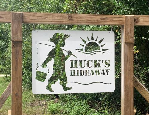 Huck's Hideaway near the Santa Fe River in Fort White Huck's Hideaway near the Santa Fe River in Fort White